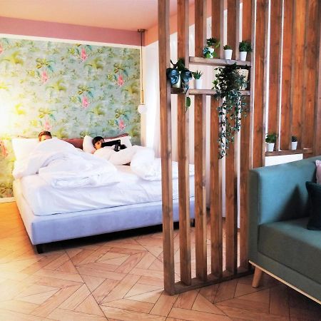 1000Nights Urban Garden Apartment Тел Авив Екстериор снимка